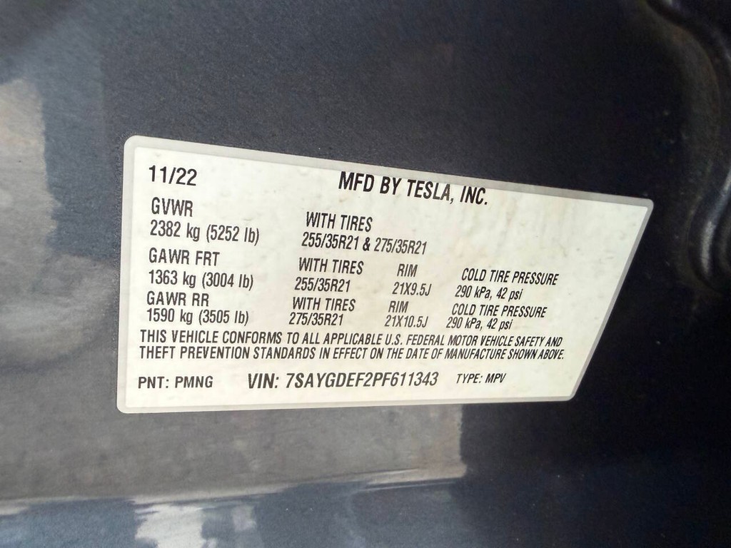 Tesla Model Y Vehicle Full-screen Gallery Image 34