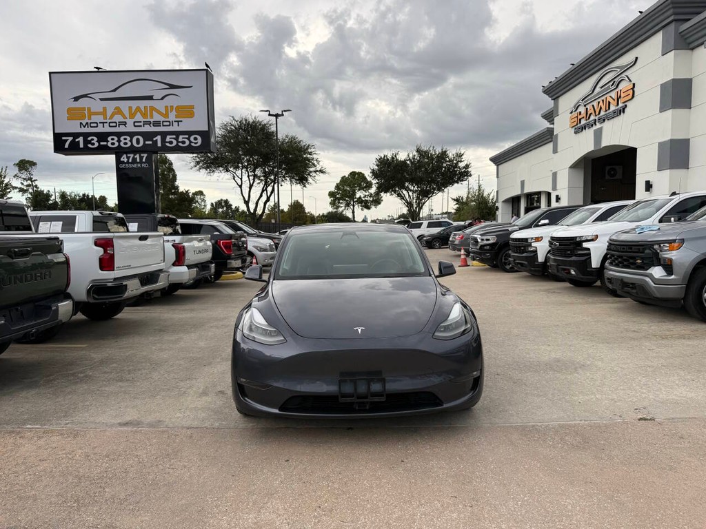 Tesla Model Y Vehicle Full-screen Gallery Image 41