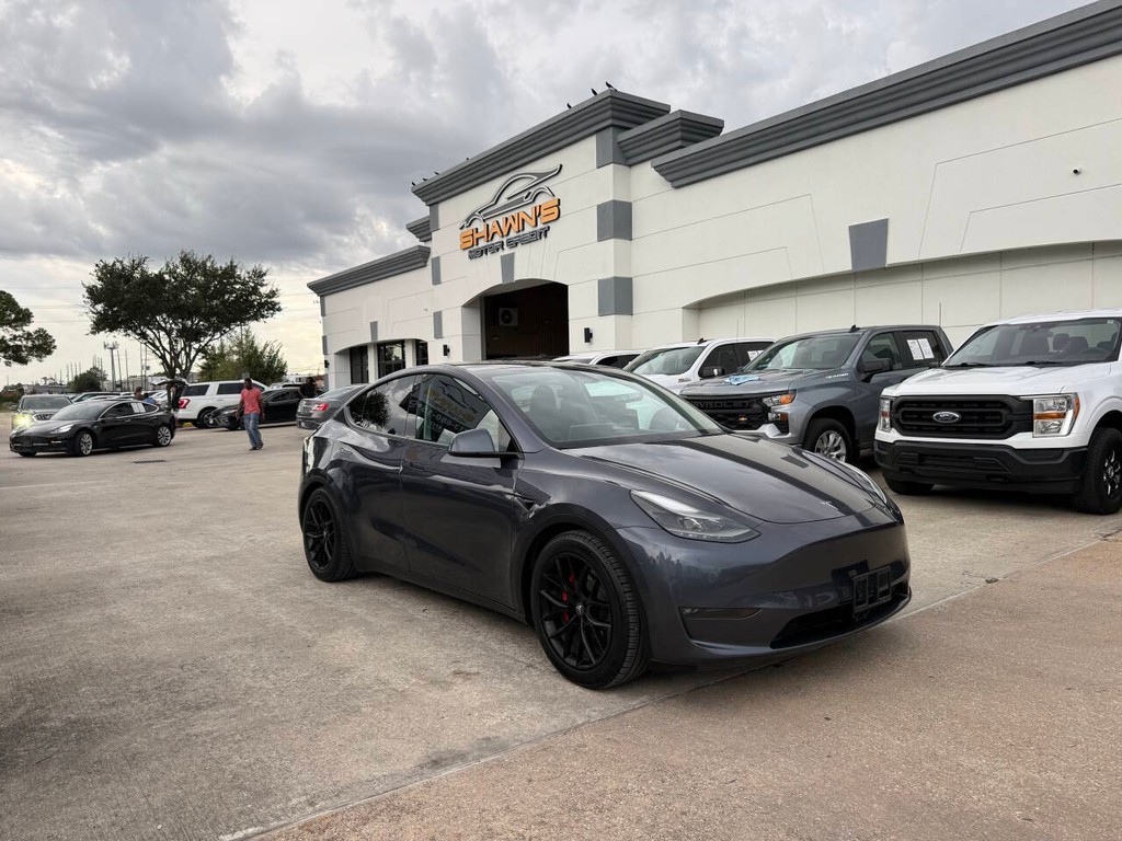 Tesla Model Y Vehicle Full-screen Gallery Image 42