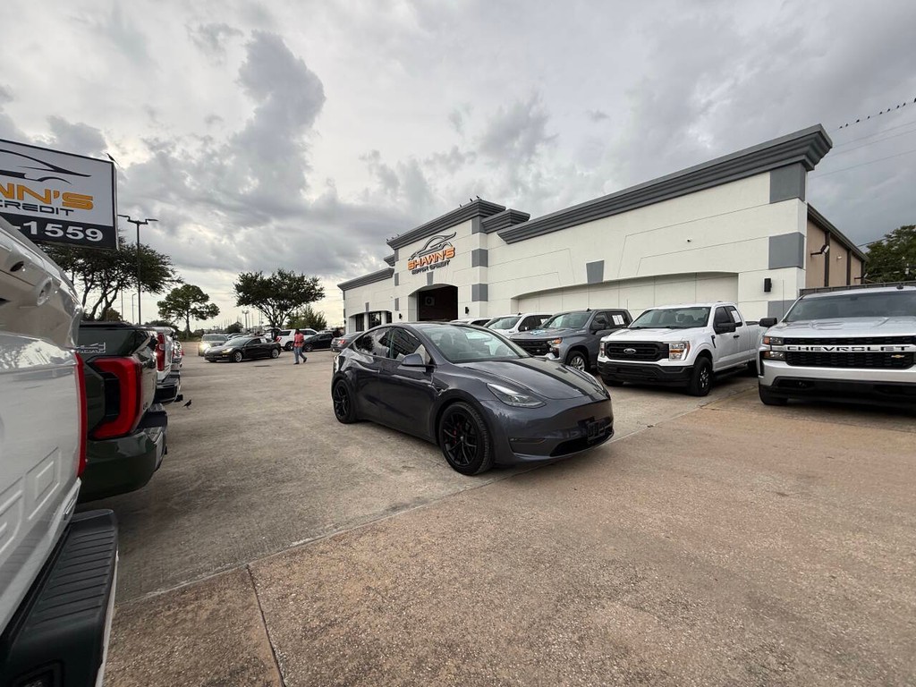 Tesla Model Y Vehicle Full-screen Gallery Image 44