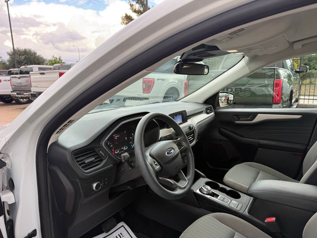 Ford Escape Vehicle Full-screen Gallery Image 06