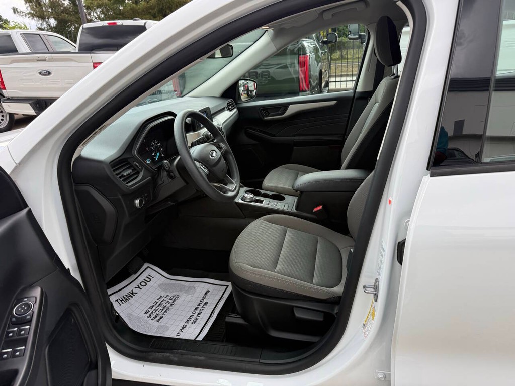 Ford Escape Vehicle Full-screen Gallery Image 07