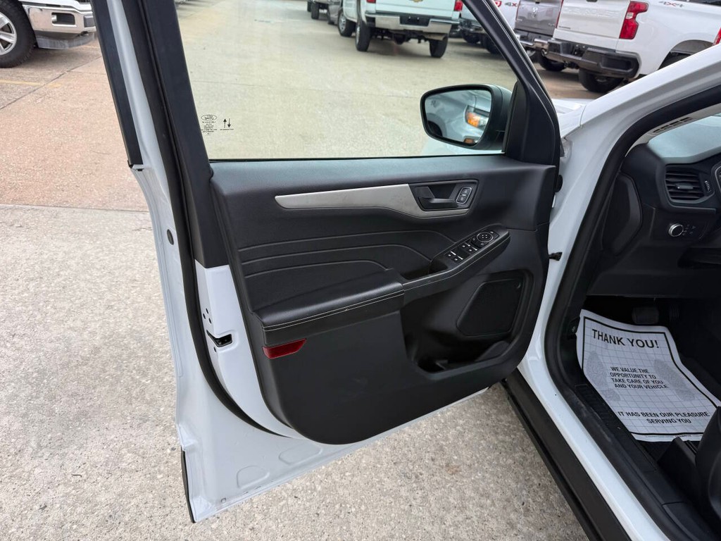 Ford Escape Vehicle Full-screen Gallery Image 08