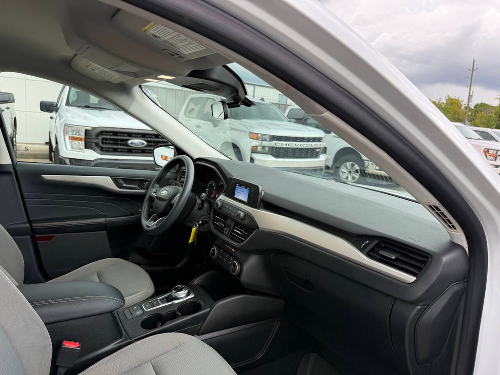 Ford Escape Vehicle Full-screen Gallery Image 09