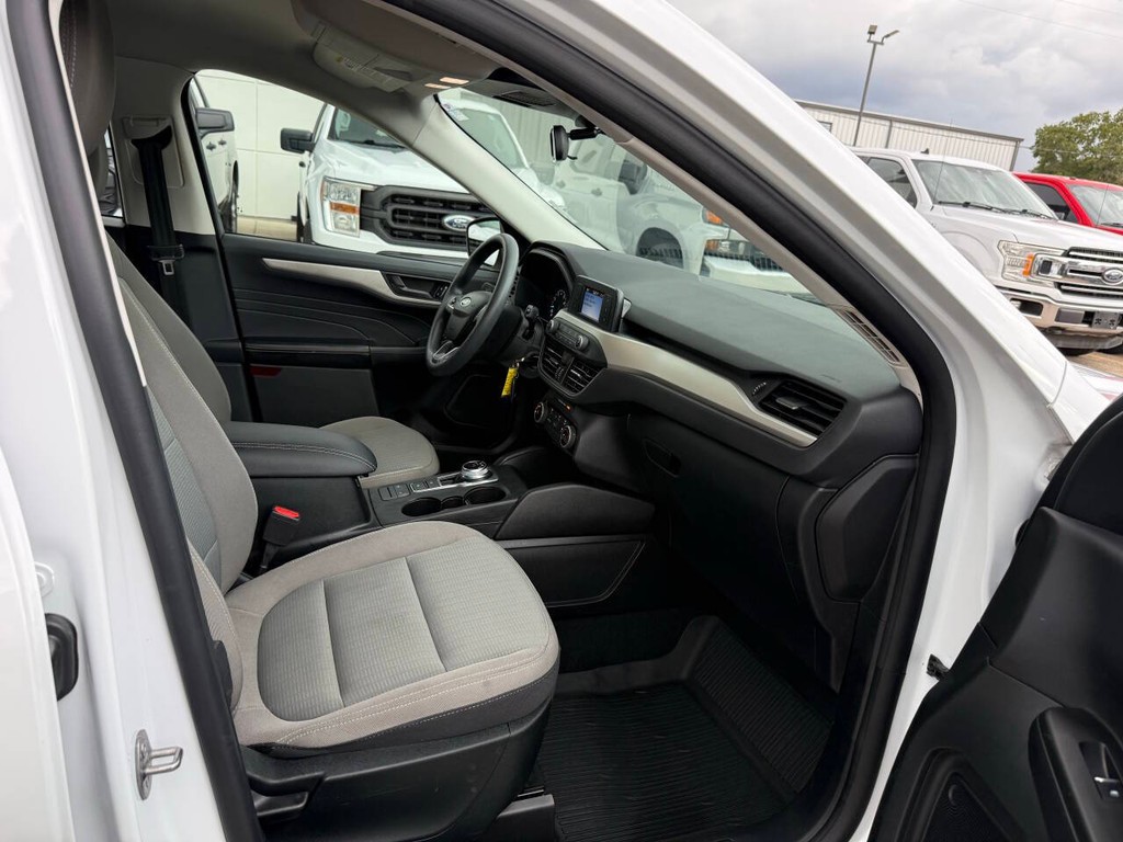 Ford Escape Vehicle Full-screen Gallery Image 10