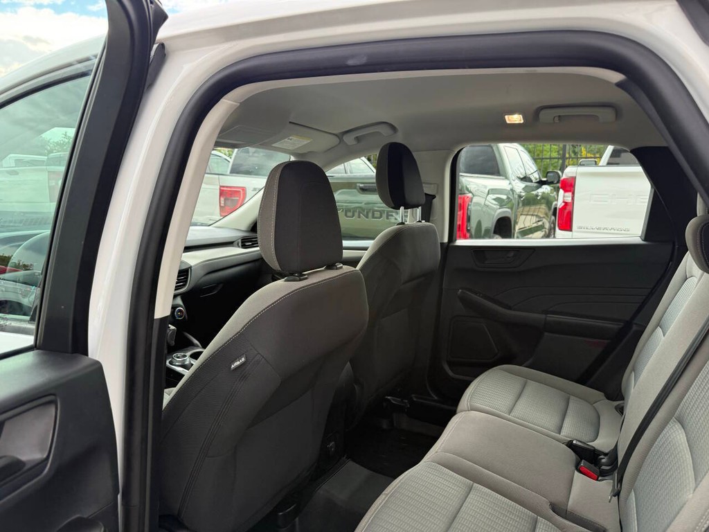 Ford Escape Vehicle Full-screen Gallery Image 12