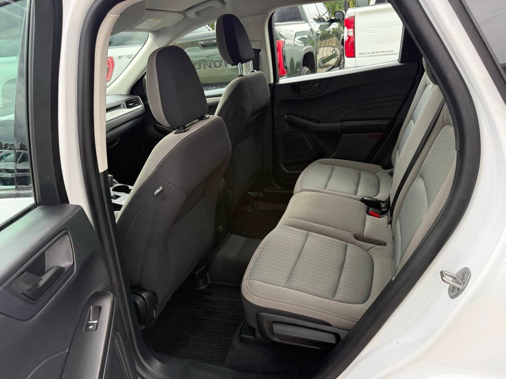 Ford Escape Vehicle Full-screen Gallery Image 13