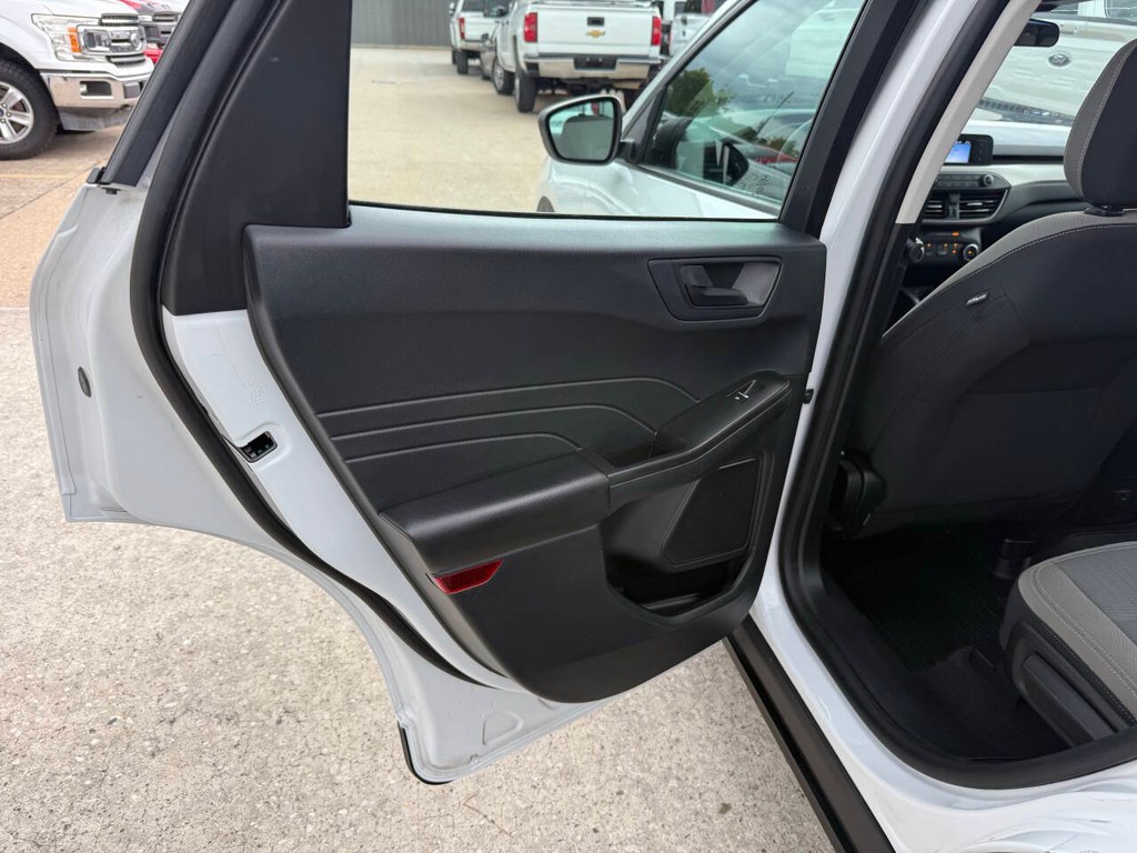Ford Escape Vehicle Full-screen Gallery Image 14