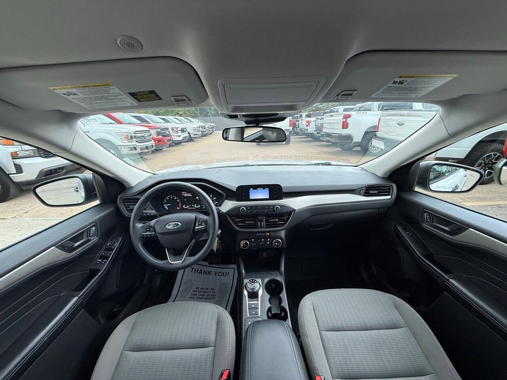 Ford Escape Vehicle Full-screen Gallery Image 18
