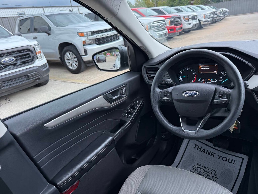 Ford Escape Vehicle Full-screen Gallery Image 19