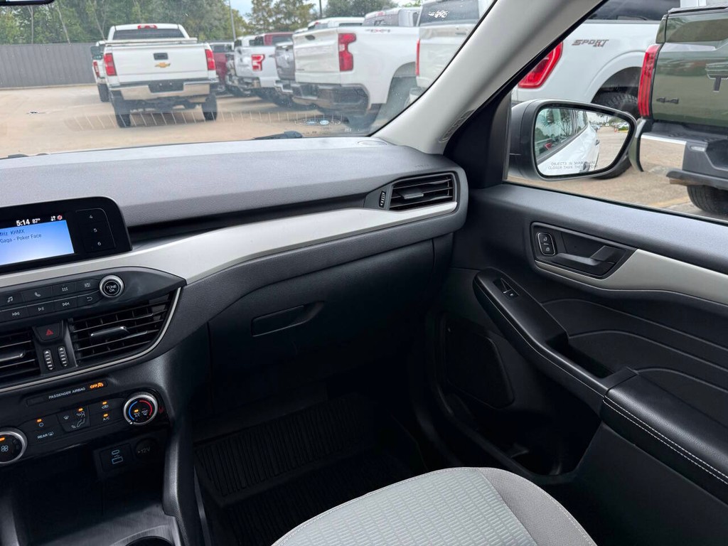 Ford Escape Vehicle Full-screen Gallery Image 20
