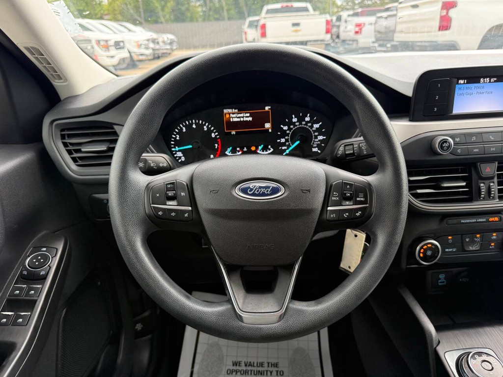 Ford Escape Vehicle Full-screen Gallery Image 22