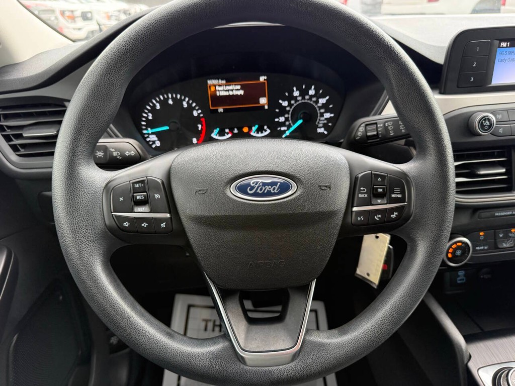 Ford Escape Vehicle Full-screen Gallery Image 23