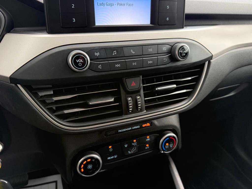 Ford Escape Vehicle Full-screen Gallery Image 27