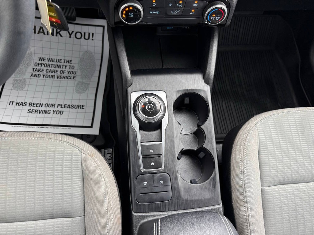 Ford Escape Vehicle Full-screen Gallery Image 28