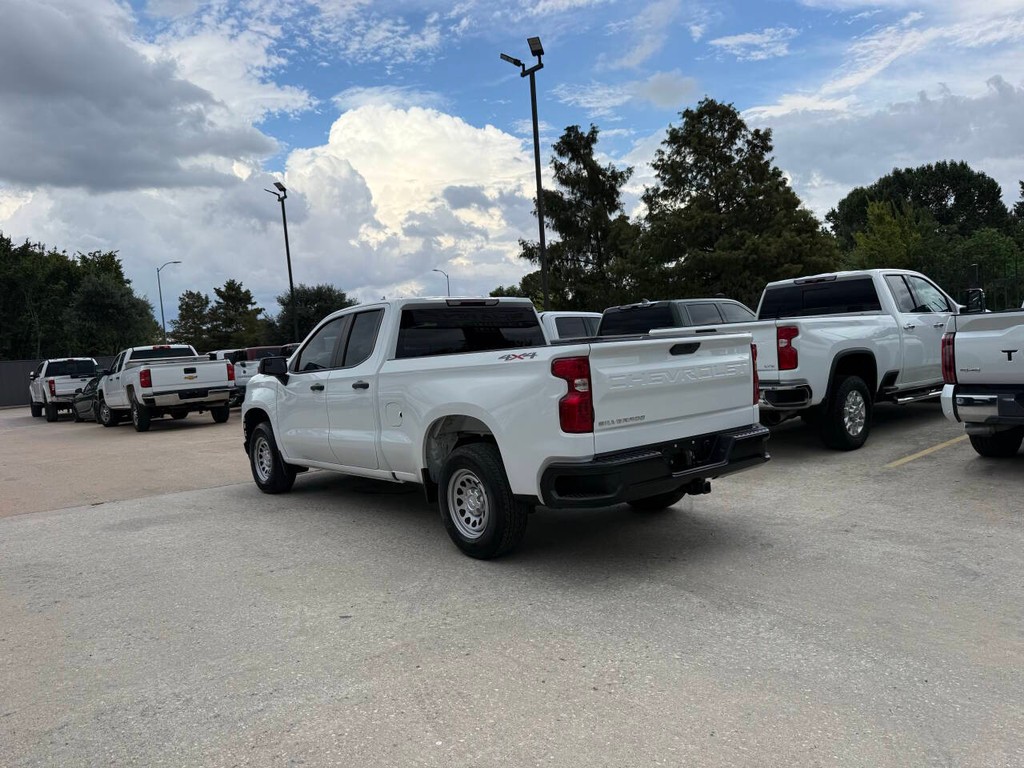 Chevrolet Silverado 1500 Vehicle Full-screen Gallery Image 04