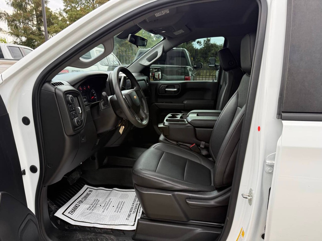 Chevrolet Silverado 1500 Vehicle Full-screen Gallery Image 06