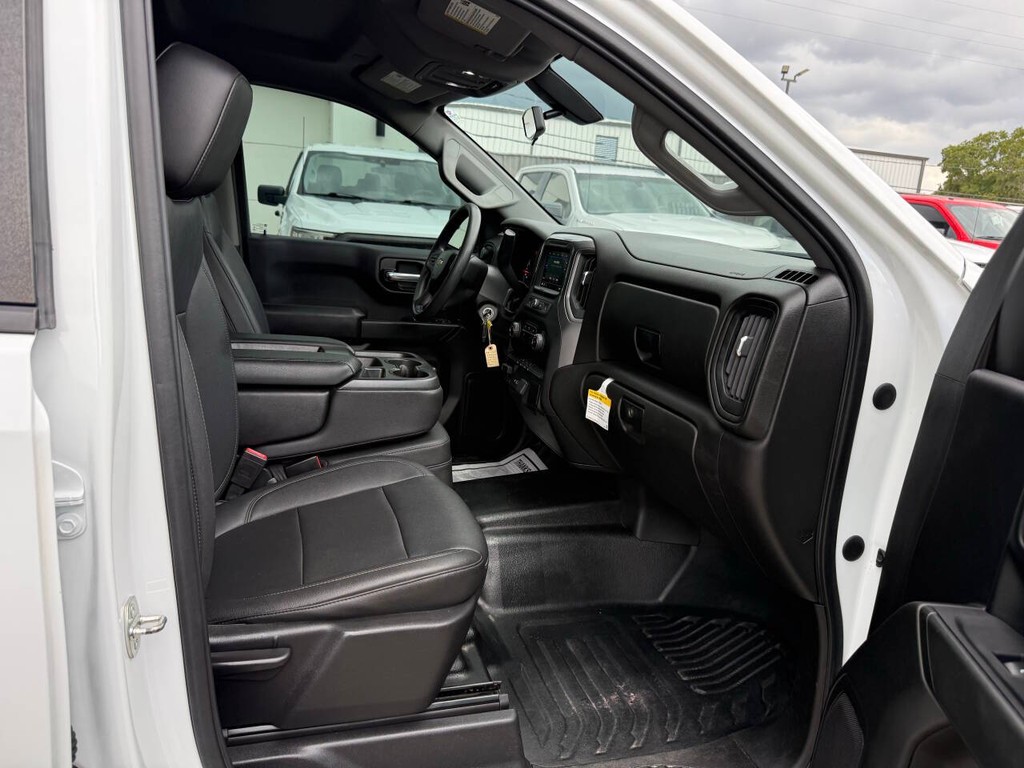 Chevrolet Silverado 1500 Vehicle Full-screen Gallery Image 09