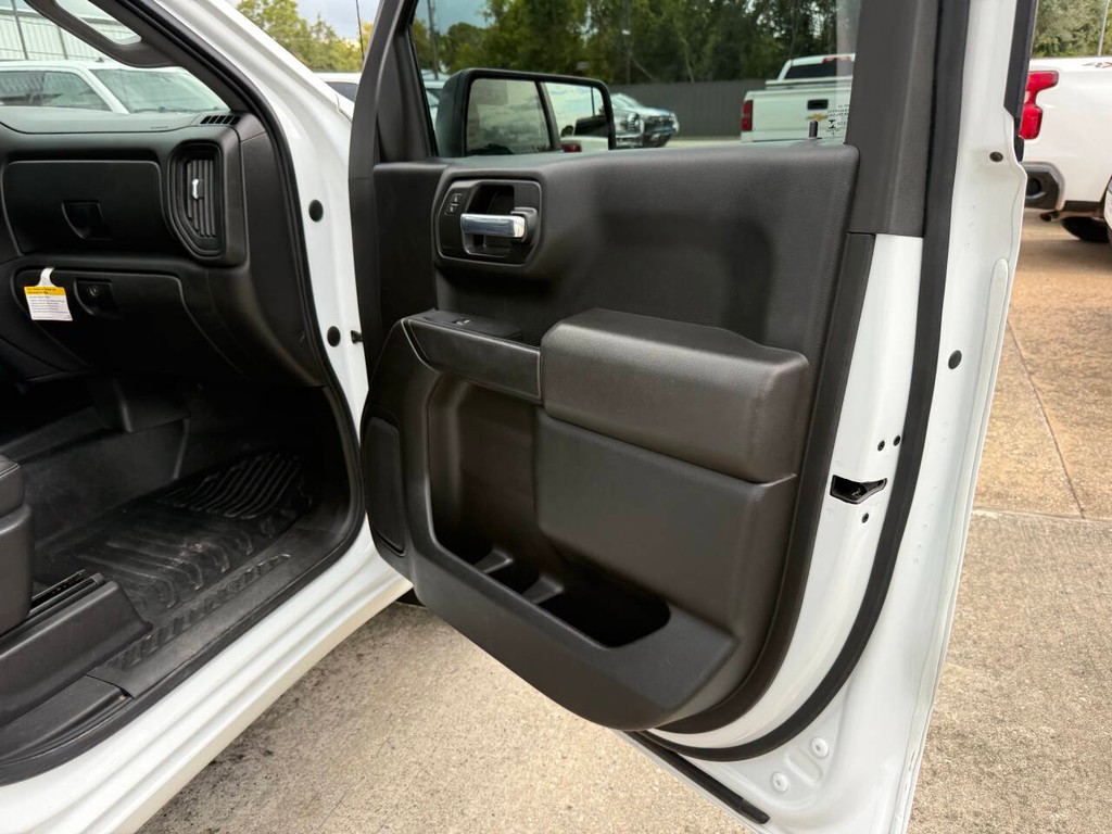 Chevrolet Silverado 1500 Vehicle Full-screen Gallery Image 10