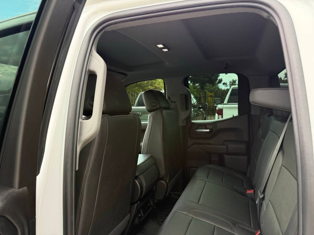 Chevrolet Silverado 1500 Vehicle Full-screen Gallery Image 11