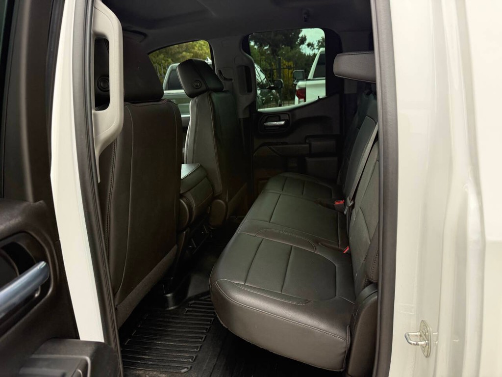 Chevrolet Silverado 1500 Vehicle Full-screen Gallery Image 12