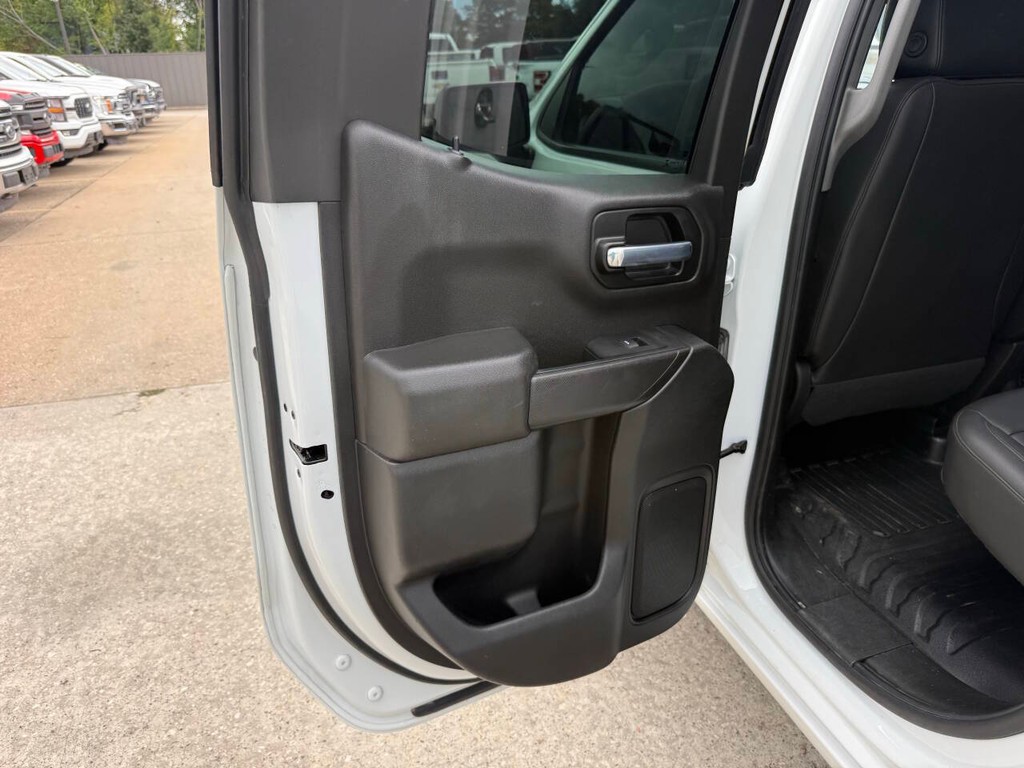 Chevrolet Silverado 1500 Vehicle Full-screen Gallery Image 13