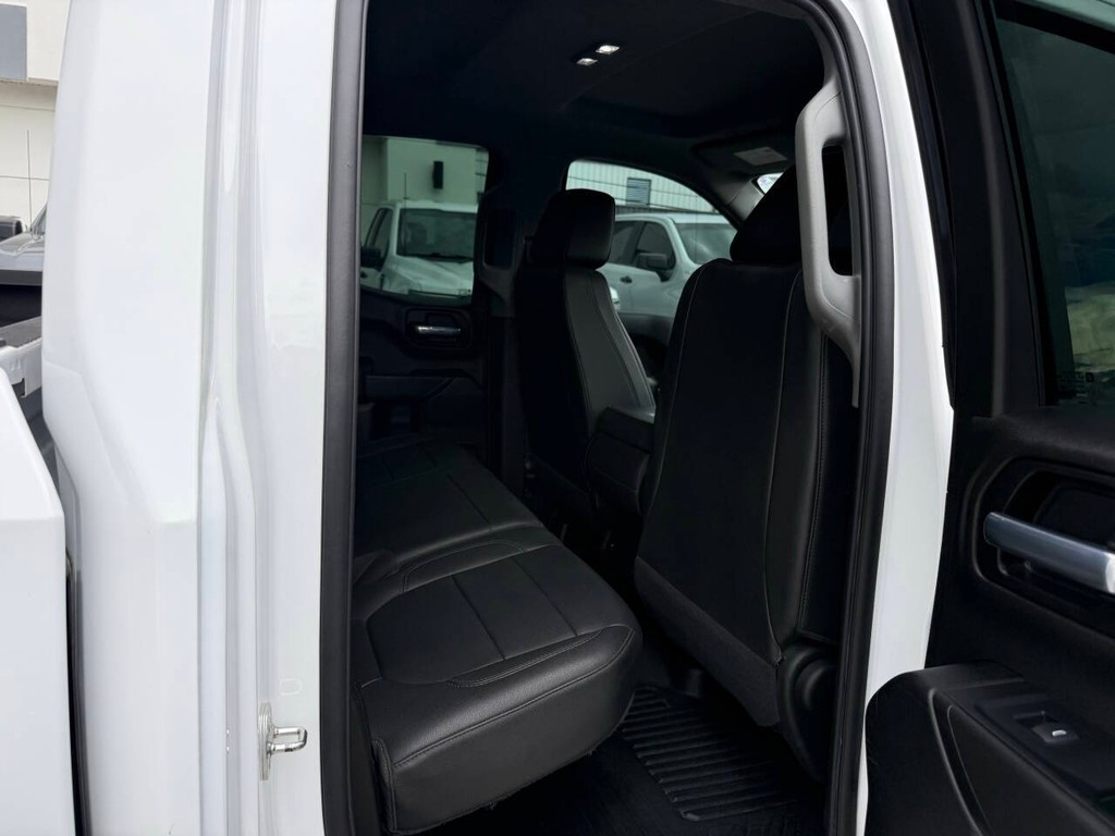 Chevrolet Silverado 1500 Vehicle Full-screen Gallery Image 14