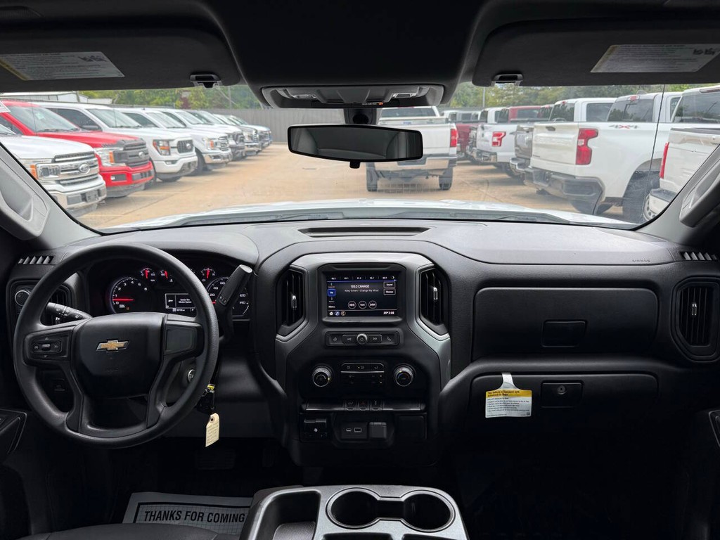 Chevrolet Silverado 1500 Vehicle Full-screen Gallery Image 16