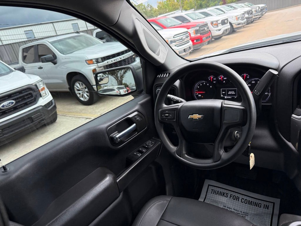 Chevrolet Silverado 1500 Vehicle Full-screen Gallery Image 18