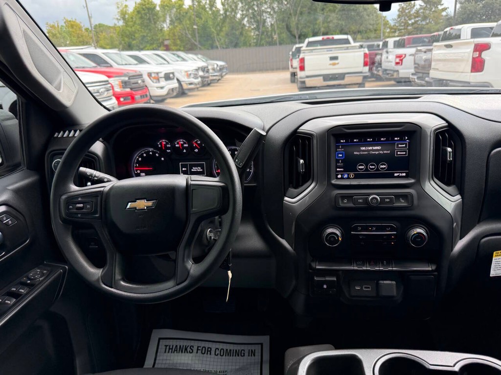 Chevrolet Silverado 1500 Vehicle Full-screen Gallery Image 20