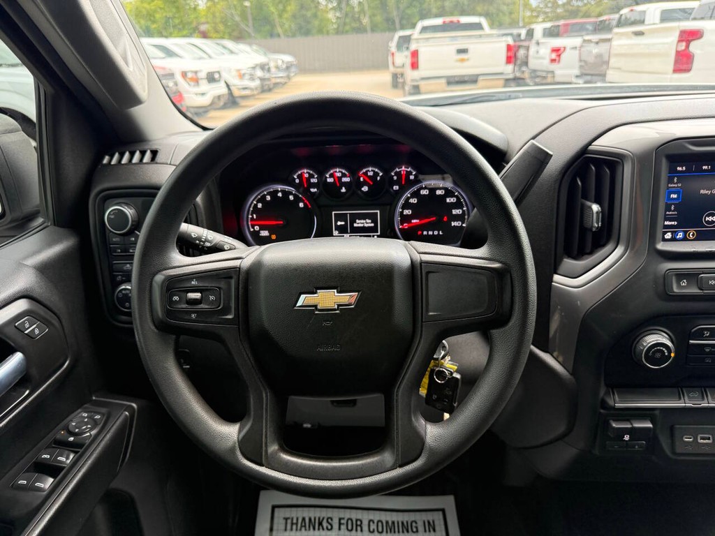 Chevrolet Silverado 1500 Vehicle Full-screen Gallery Image 21