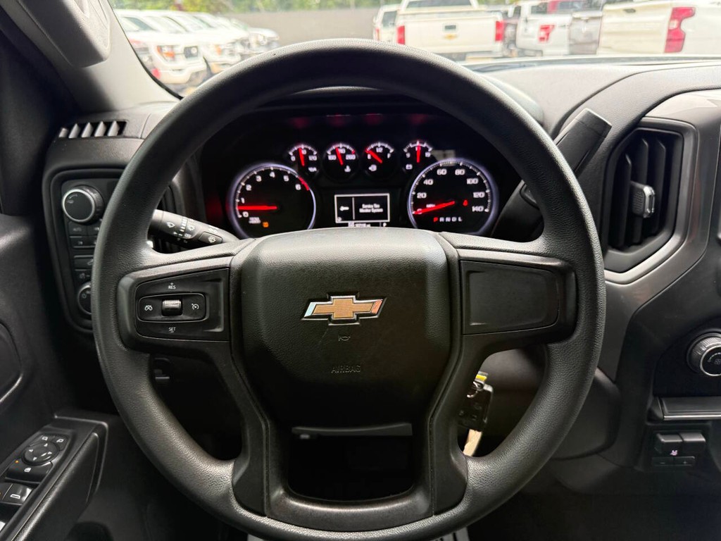 Chevrolet Silverado 1500 Vehicle Full-screen Gallery Image 22