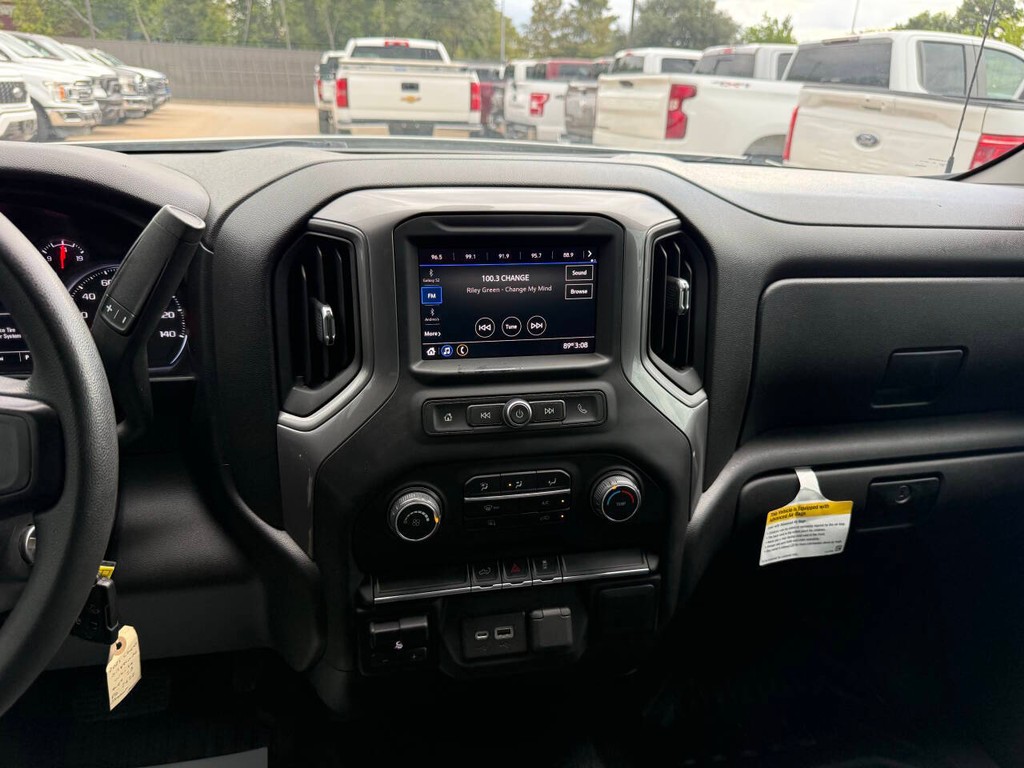 Chevrolet Silverado 1500 Vehicle Full-screen Gallery Image 23