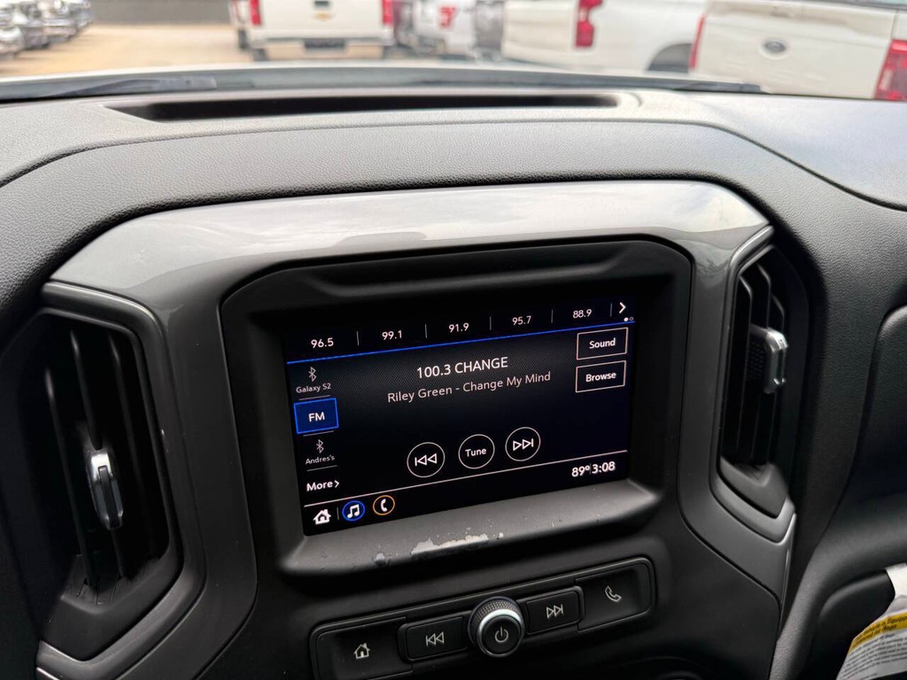 Chevrolet Silverado 1500 Vehicle Full-screen Gallery Image 24