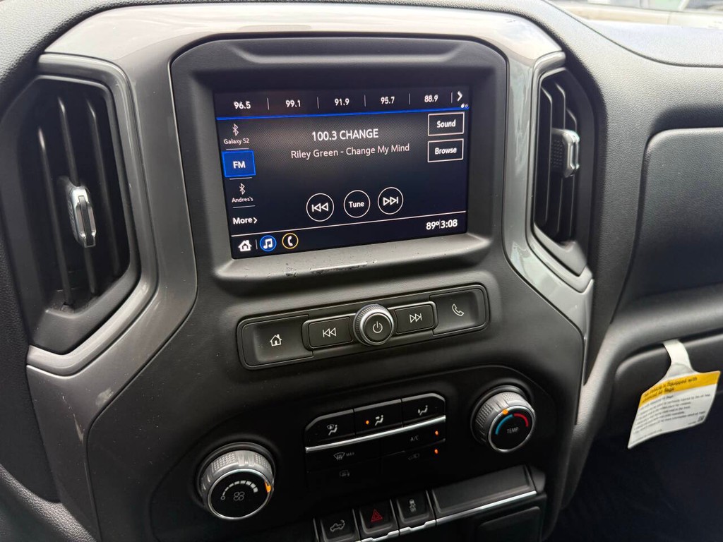 Chevrolet Silverado 1500 Vehicle Full-screen Gallery Image 26
