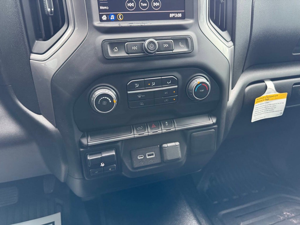 Chevrolet Silverado 1500 Vehicle Full-screen Gallery Image 27