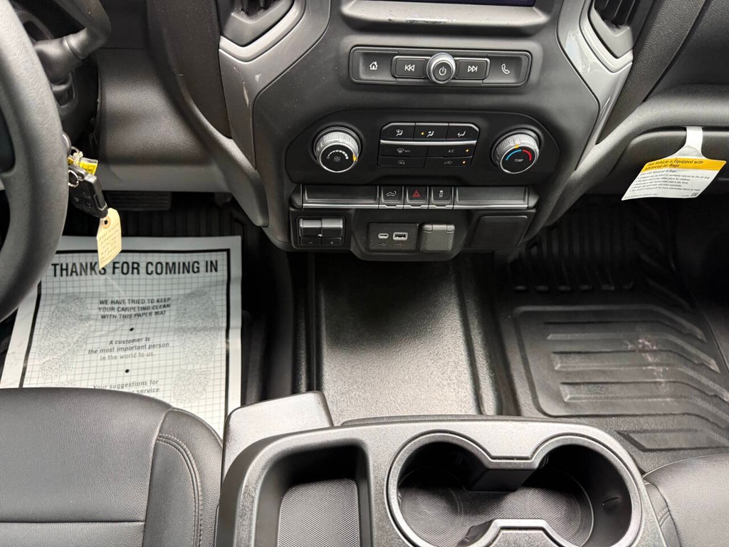 Chevrolet Silverado 1500 Vehicle Full-screen Gallery Image 28