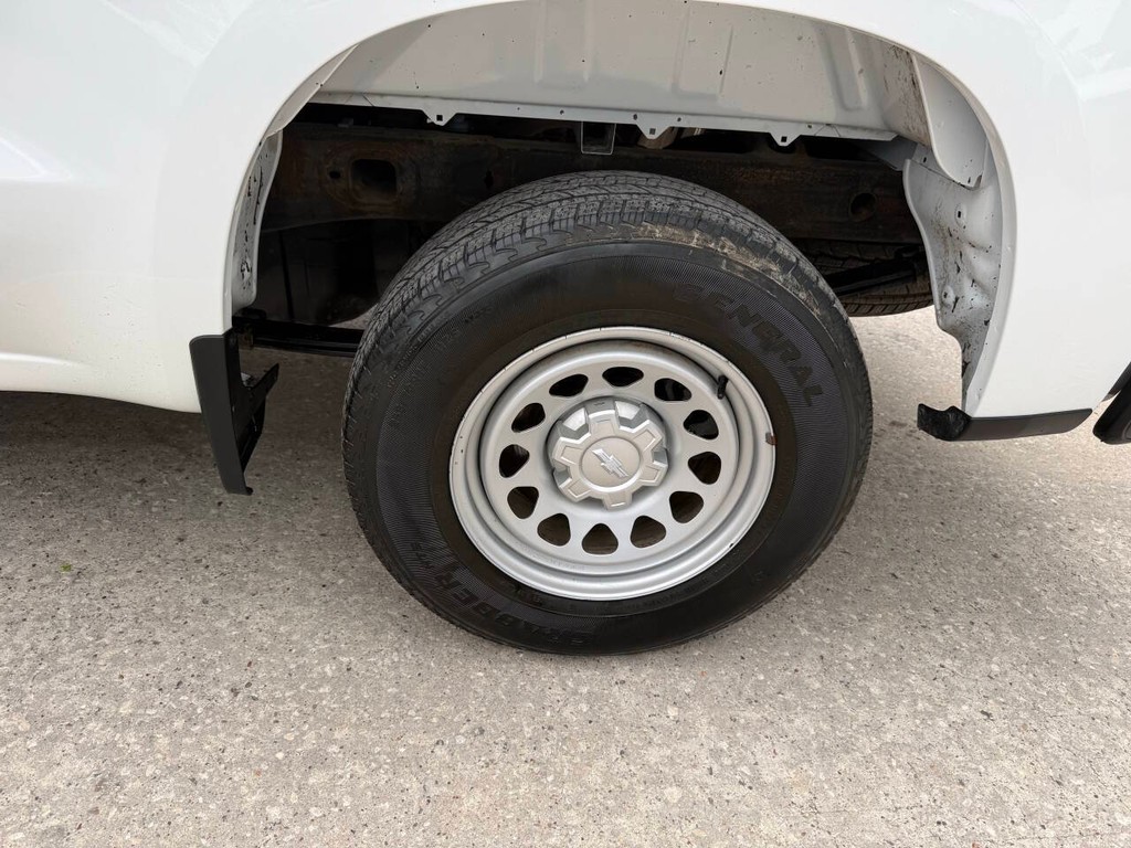Chevrolet Silverado 1500 Vehicle Full-screen Gallery Image 34