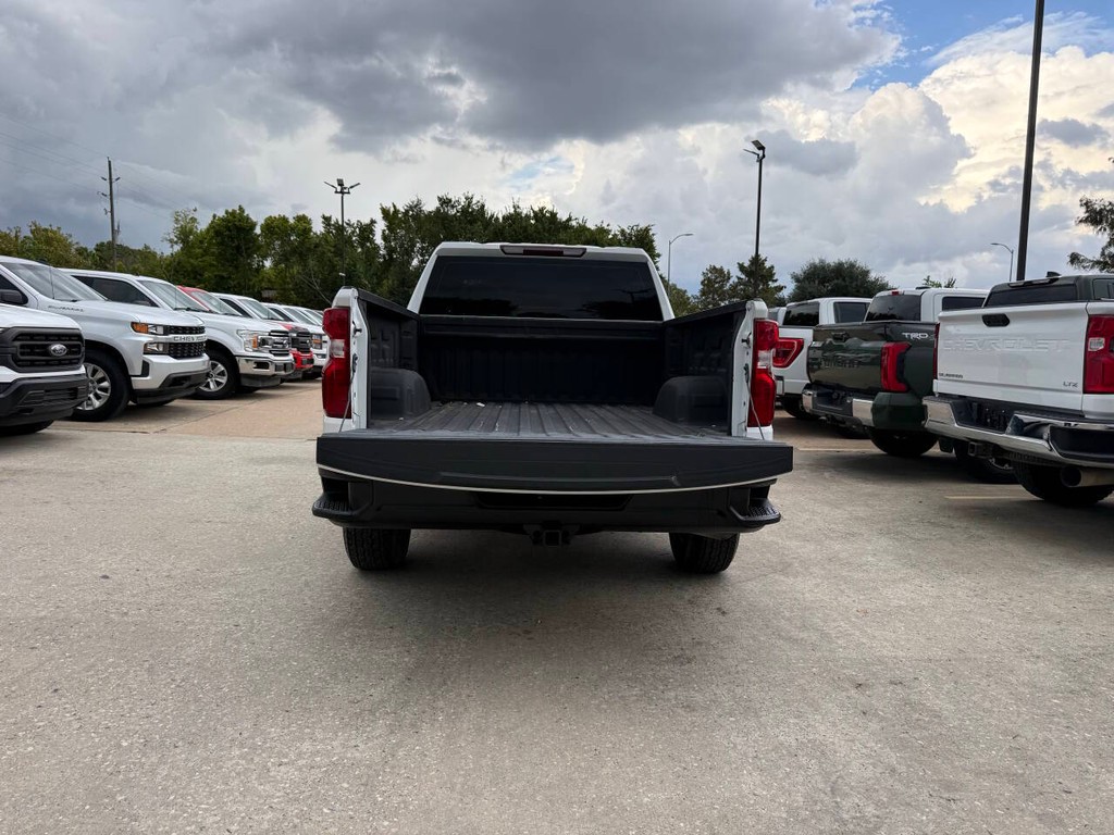 Chevrolet Silverado 1500 Vehicle Full-screen Gallery Image 36