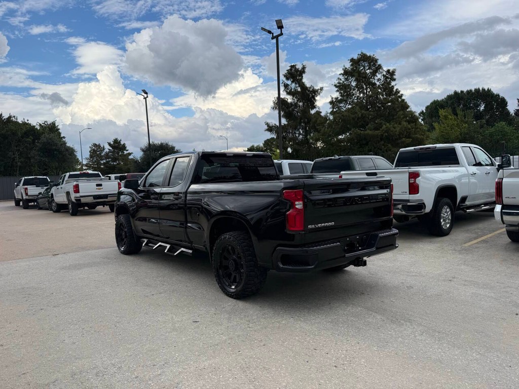 Chevrolet Silverado 1500 Vehicle Full-screen Gallery Image 04
