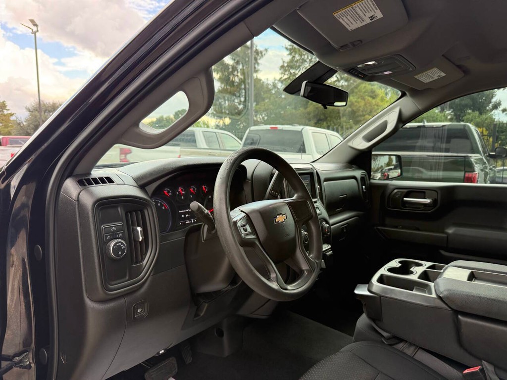 Chevrolet Silverado 1500 Vehicle Full-screen Gallery Image 06