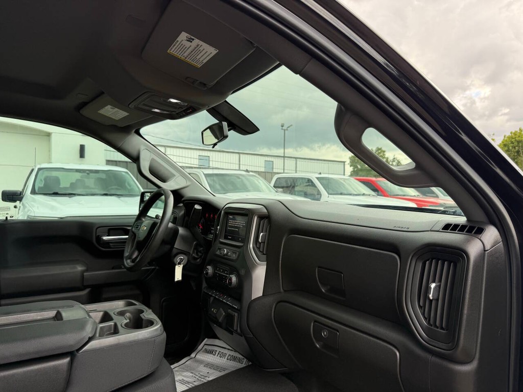 Chevrolet Silverado 1500 Vehicle Full-screen Gallery Image 09