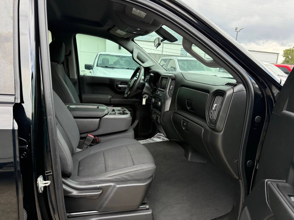 Chevrolet Silverado 1500 Vehicle Full-screen Gallery Image 10