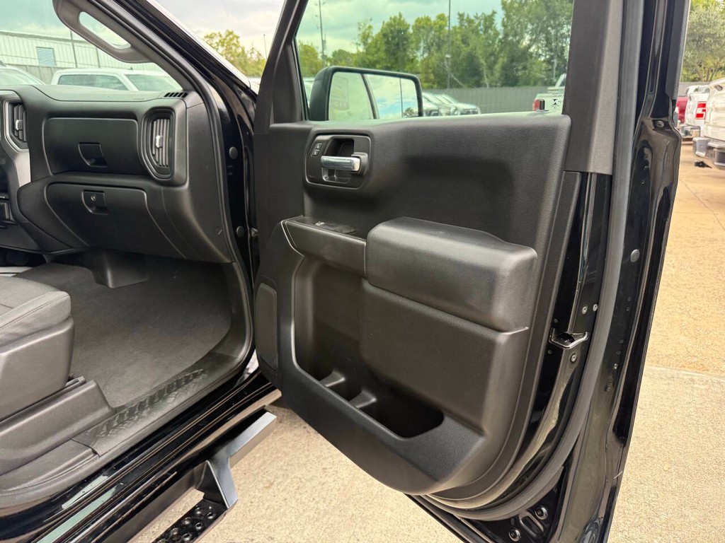Chevrolet Silverado 1500 Vehicle Full-screen Gallery Image 11