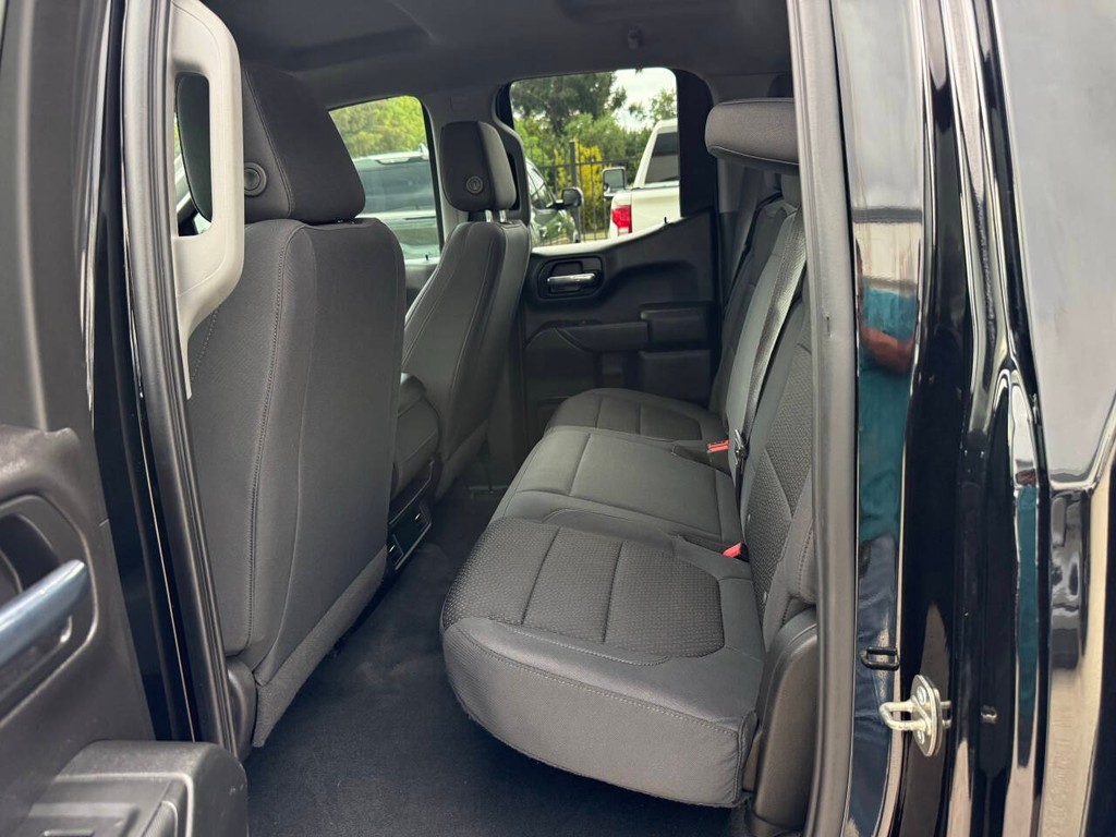 Chevrolet Silverado 1500 Vehicle Full-screen Gallery Image 13