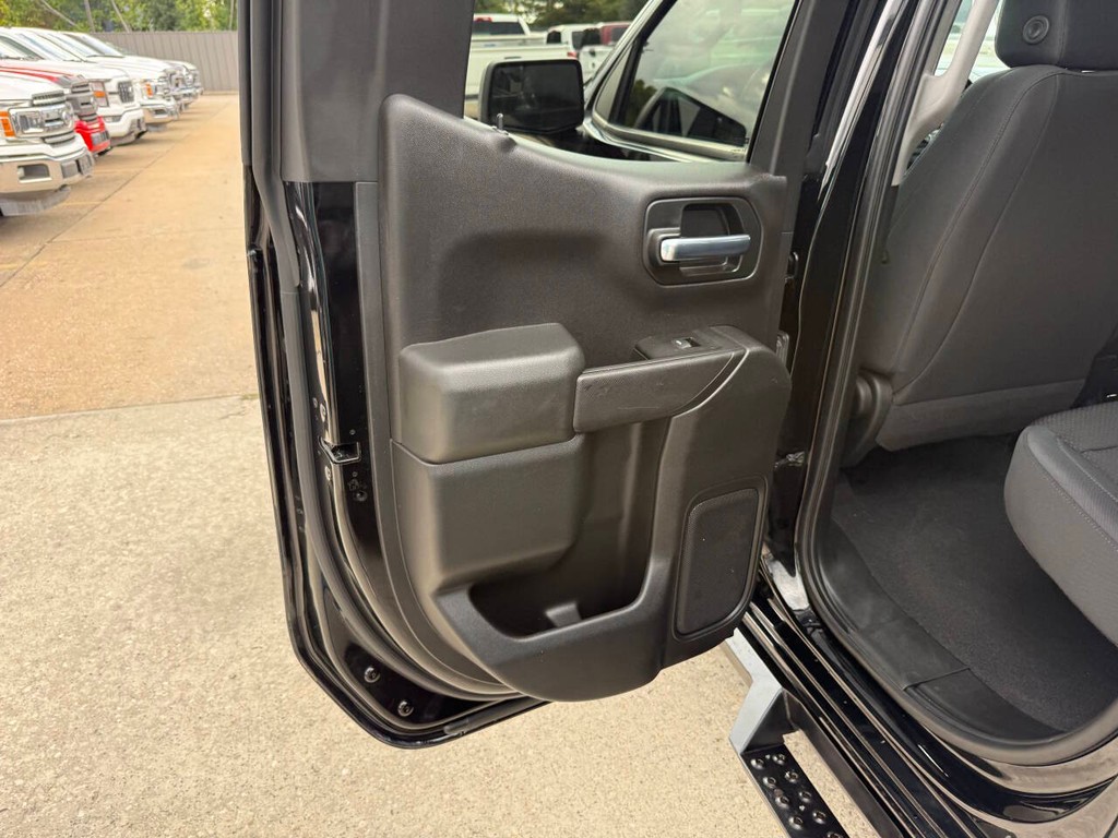 Chevrolet Silverado 1500 Vehicle Full-screen Gallery Image 14