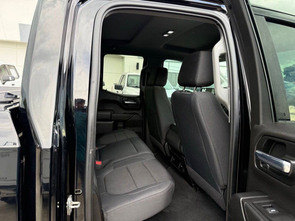 Chevrolet Silverado 1500 Vehicle Full-screen Gallery Image 15