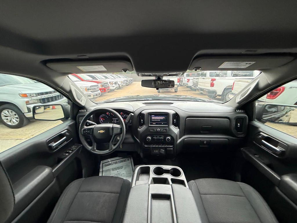 Chevrolet Silverado 1500 Vehicle Full-screen Gallery Image 18