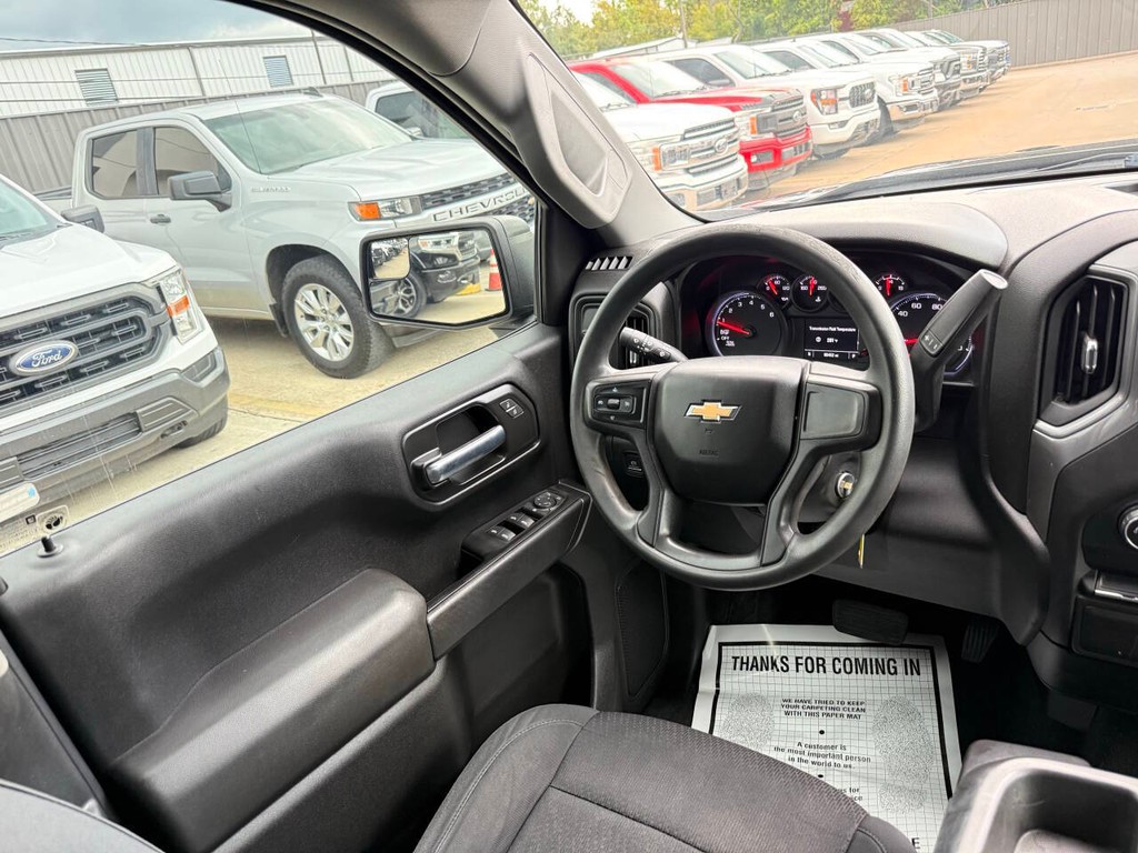 Chevrolet Silverado 1500 Vehicle Full-screen Gallery Image 19