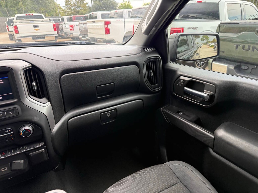 Chevrolet Silverado 1500 Vehicle Full-screen Gallery Image 20